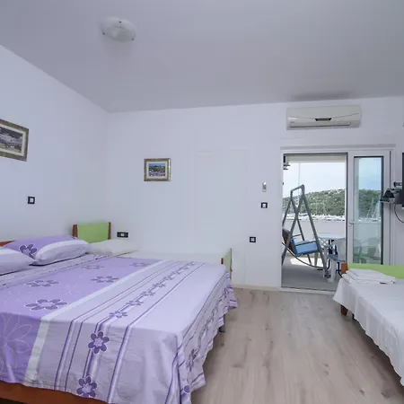 Δωμάτια σε οικογενειακή κατοικία Jerkunica